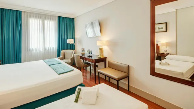 غرفة قياسية ثلاثية بسرير مزدوج وسرير فردي، Sercotel Gran Hotel Conde Duque 4/6