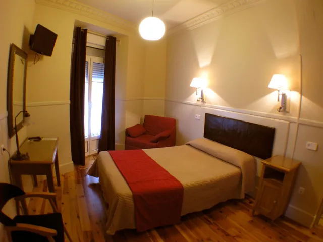 غرفة ثلاثية بثلاثة أسرّة، Hostal Canovas 3/5
