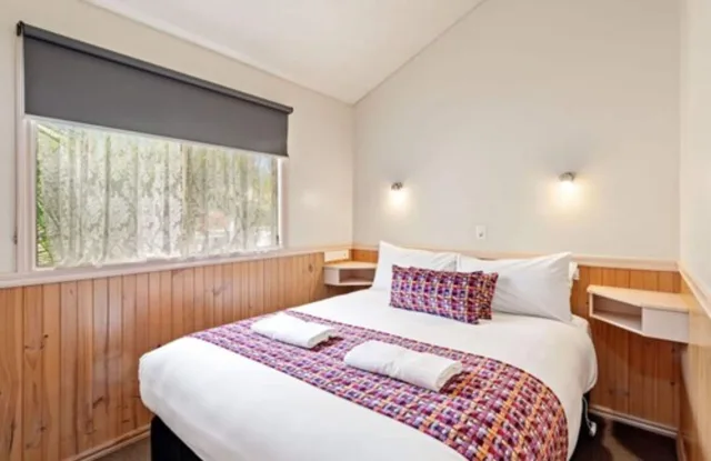 2 Bedrooms, Superior, Cabin, 1 Queen and 2 Bunk Beds, Pool Side، Discovery Parks - Lake Hume, Victoria 1/3