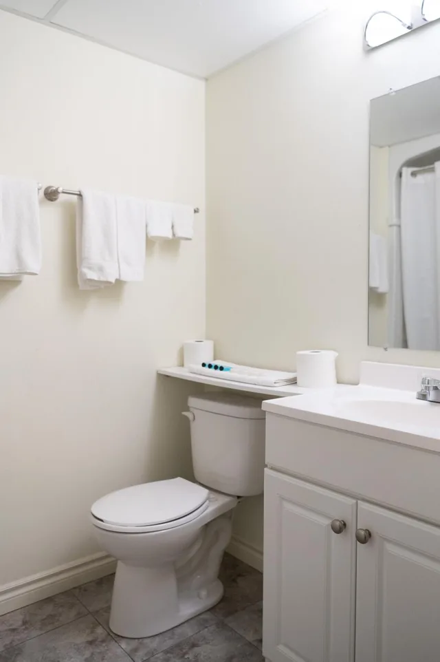 غرفة بسرير كوين بجاكوزي، Diplomat Inn 8/10
