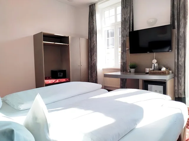 غرفة عائلية رباعية بسرير مزدوج بشرفة مع أريكة، Hotel Schwert 3/4