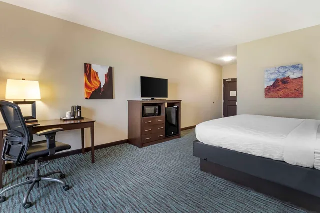 غرفة بسرير كينج، Best Western Plus Longhorn Inn & Suites 3/4