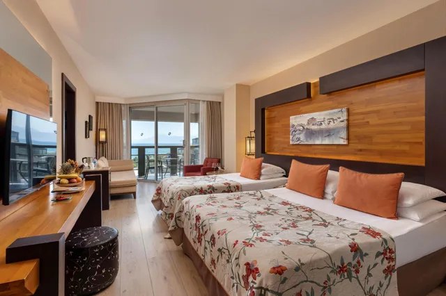 Deluxe, Single, 1 Queen and 1 Single Bed, Sea View، Limak Lara De Luxe Hotel and Resort 1/2
