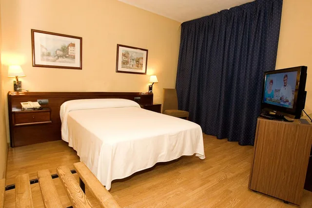 غرفة بسرير مزدوج أو سريرين منفصلين، Hotel Vernisa 4/10