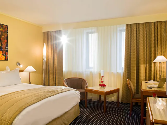 غرفة فاخرة بسرير كينج بإطلالة على المدينة، Sofitel Algiers Hamma Garden 2/7
