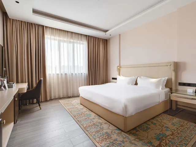 غرفة قياسية بسرير مزدوج، Movenpick Samarkand 3/4