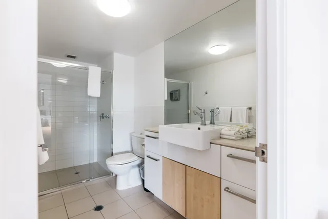 شقة بسريرين منفصلين وسرير كينج بغرفتي نوم، Gabba Central Apartments 5/7