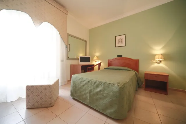 Room, Single, Double Bed, Hotel La Pace 2/5