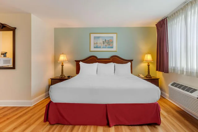 غرفة بسرير كينج لذوي الإعاقة، The Carriage House Inn Newport 2/3