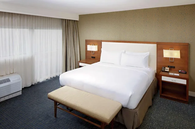 جناح بسرير كينج، Doubletree By Hilton South Bend 1/2