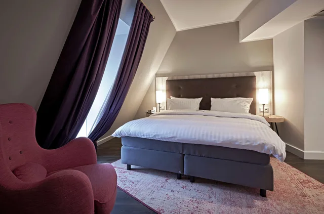 جناح، Radisson Blu Bremen 2/4