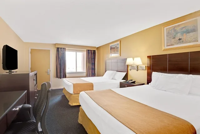غرفة بسريرين مزدوجين، Super 8 By Wyndham Milford/New Haven 1/2