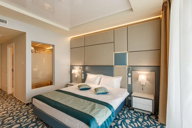 Deluxe, King Bed, Hotel Opera Mamaia 1/4