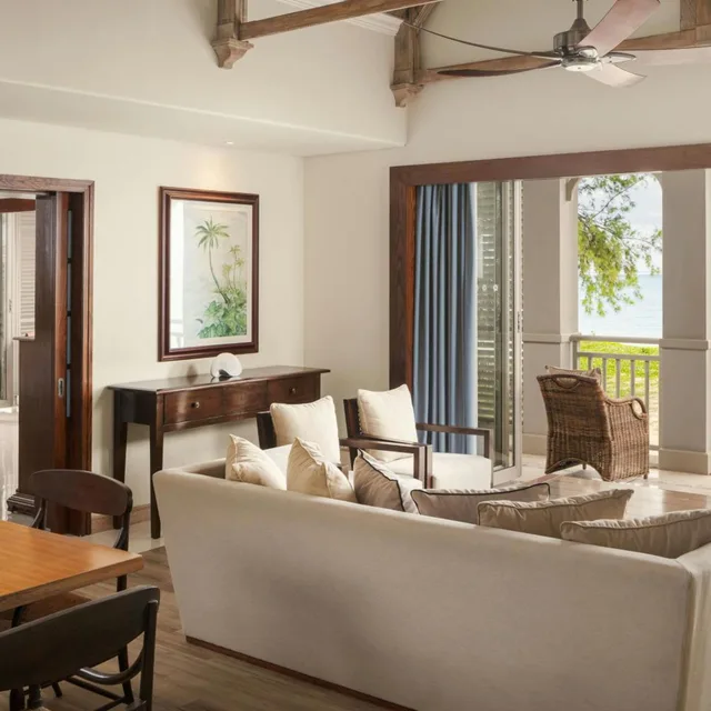 جناح بسرير كينج بشرفة، The St. Regis Le Morne Resort, Mauritius 2/3