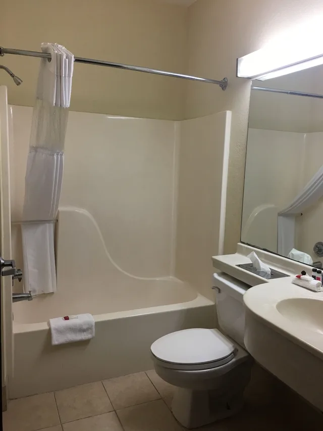 جناح جونيور بسرير كوين، Trident Inn And Suites 2/2