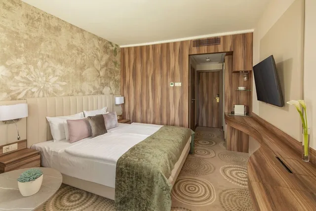 غرفة ديلوكس بسرير مزدوج بشرفة، Hotel Carbona Thermal Spa 3/6
