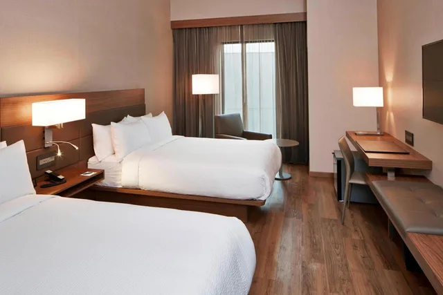 غرفة بسريرين مزدوجين بحوض استحمام لذوي الإعاقة، Ac Hotel By Marriott Minneapolis Downtown 2/10