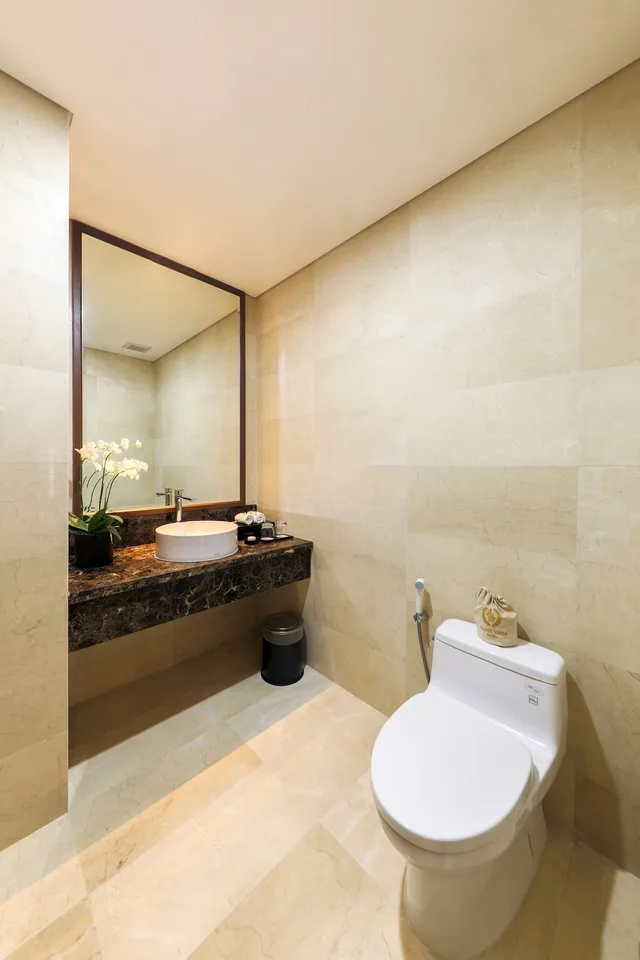 غرفة بريميوم بسرير كينج، Grand Vista Hanoi 4/4