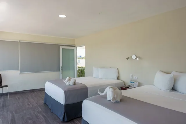 غرفة ديلوكس بسريرين كوين، Hotel Windsor Plaza 4/6