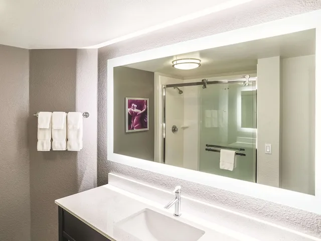 جناح بسرير كينج لذوي الإعاقة، La Quinta Inn & Suites by Wyndham Flagstaff 5/9