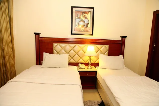 غرفة بسريرين منفصلين، Saffron Hotel 1/3