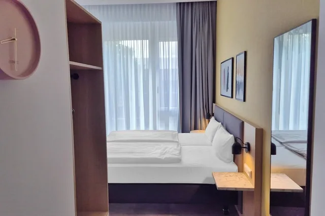 استوديو بسريرين منفصلين مع أريكة لذوي الإعاقة، Candlewood Suites Berlin Airport by IHG 1/6