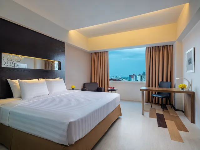غرفة ديلوكس بسرير كوين، Aston Makassar Hotel and Convention Center 1/6