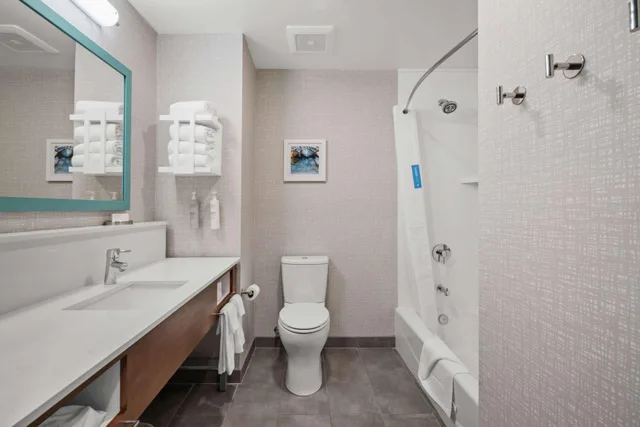 غرفة بسرير كينج بإطلالة، Hampton Inn Morro Bay 7/7