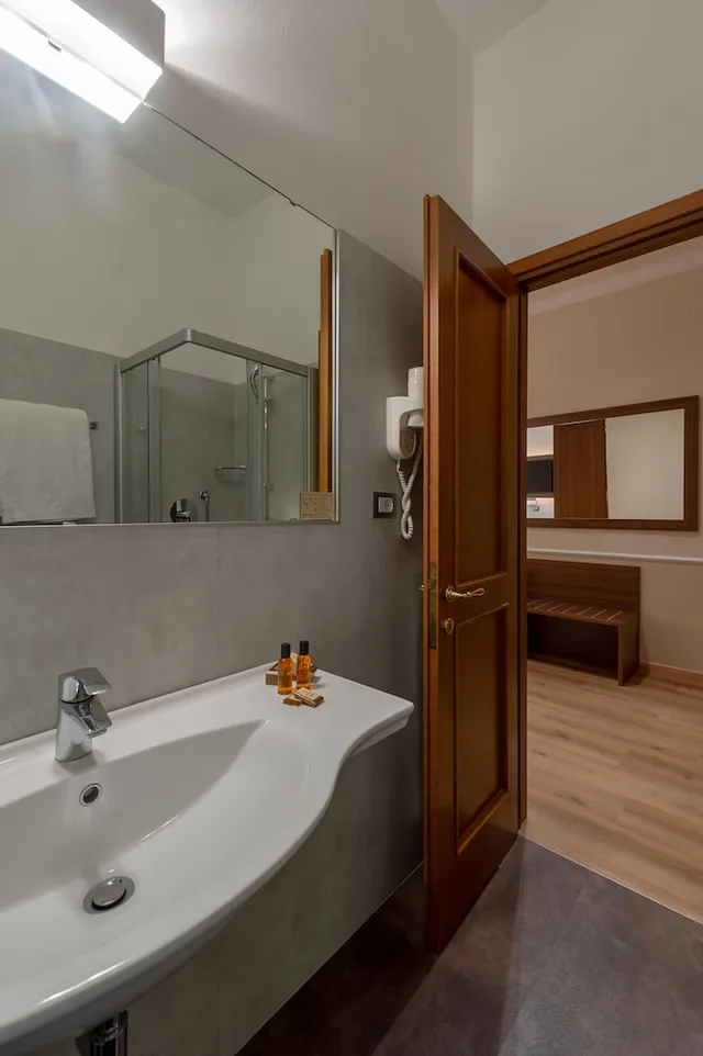 استوديو بسرير كوين وسرير فردي، Albergo Reggio 8/8