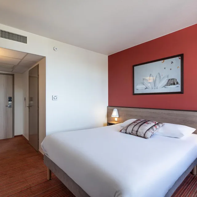غرفة بسرير كينج لذوي الإعاقة، ACE HOTEL PARIS ROISSY 1/9