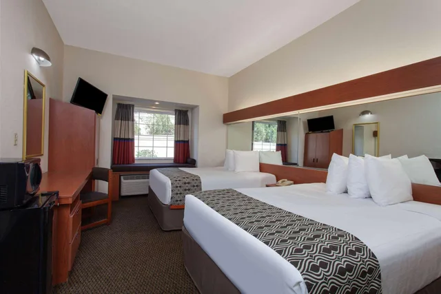 غرفة رباعية بسريرين كوين، Microtel Inn & Suites By Wyndham Lady Lake/The Villages 1/5
