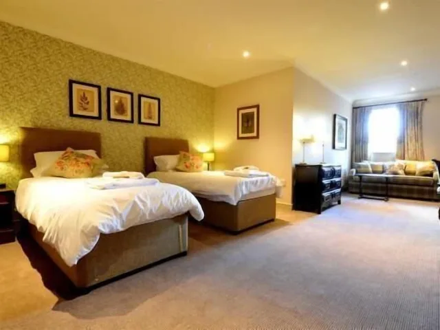 Luxury, Double Bed, Hadley Bowling Green Inn 1/2