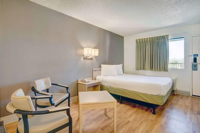 غرفة بسرير كوين بمطبخ لغير المدخنين، Studio6 Tucson, AZ - Irvington Road 4/7
