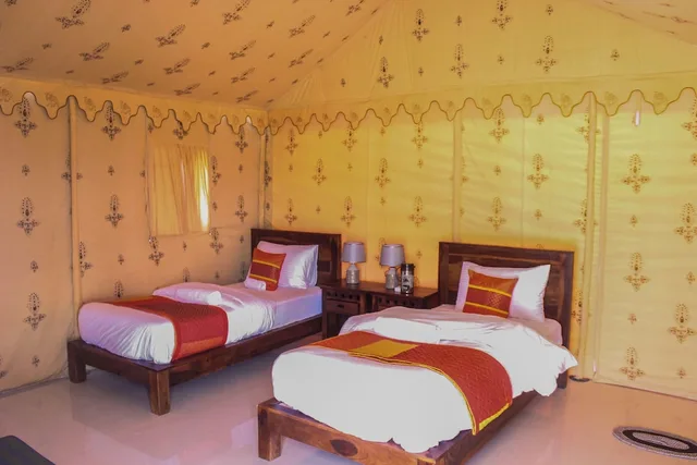 خيمة فاخرة بسرير كوين وسرير فردي، Dynasty Desert Camp 5/10