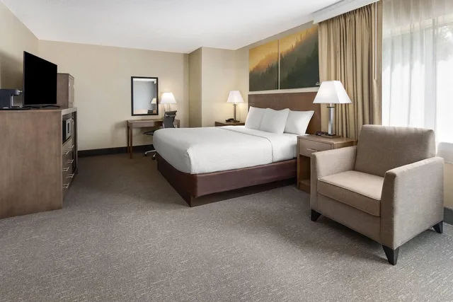 غرفة ديلوكس بسرير كينج، Days Inn by Wyndham Penn State 2/7