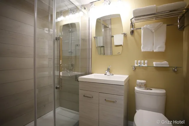 Standard, 2 Queen Beds, Grizz Hotel (ex Powder Springs) 2/2