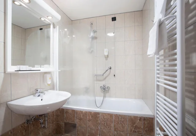 غرفة بسرير مزدوج أو سريرين منفصلين بإطلالة على البحر، Hotel Kristal 4/4