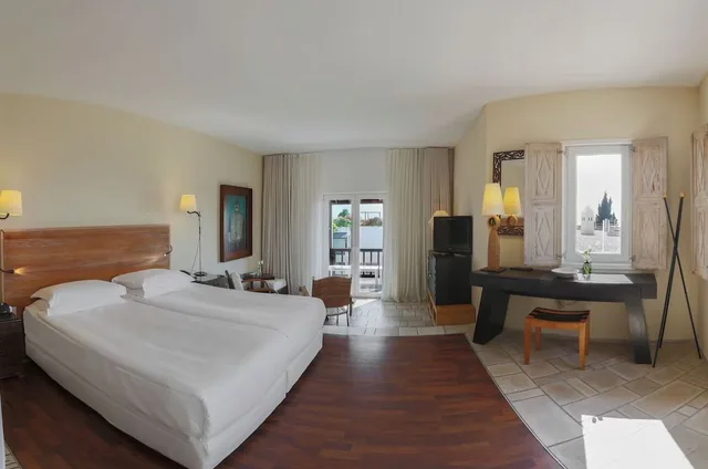 غرفة فاخرة بسرير مزدوج بإطلالة على البحر، The Marmara Bodrum - Adults Only 2/4