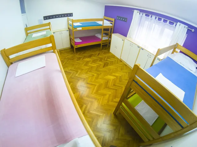 Mixed Dorm, 8 People، Whole Wide World Hostel & Bar 2/3