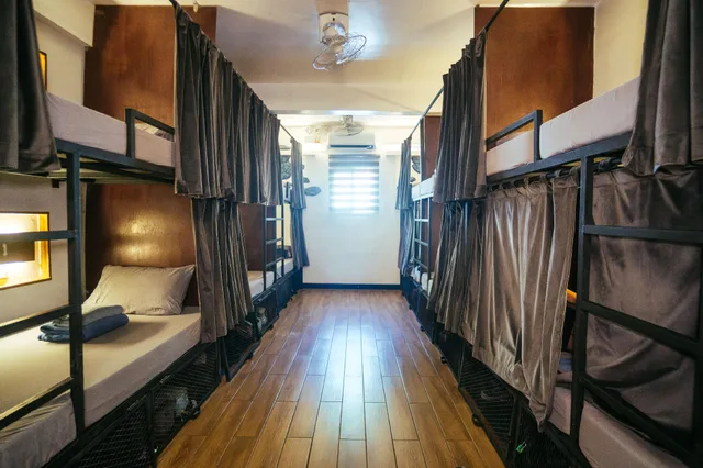 Mixed Dorm, 12 Beds، Outpost Beach Hostel - Adults Only 1/2