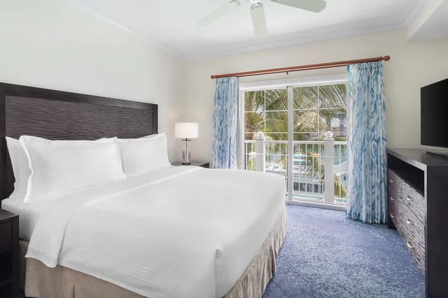 1 Bedroom, Deluxe, Villa, King Bed, Sofa, Kitchen, Harborside Resort At Atlantis 1/3