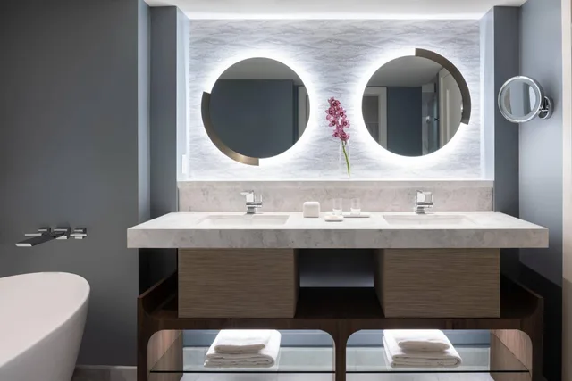 غرفة بسرير كينج بإطلالة على البحر بشرفة، Ritz Carlton St Thomas 6/6