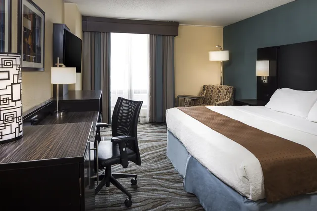 غرفة بريميوم بسرير كينج، Holiday Inn Rock Island - Quad Cities 3/4