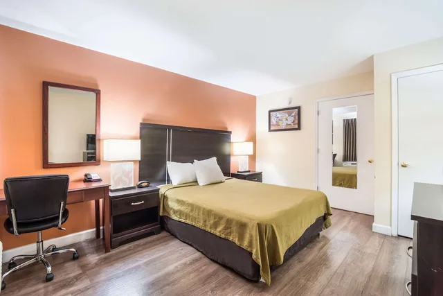 غرفة قياسية بسرير كينج، Econo Lodge Santee SC 1/4