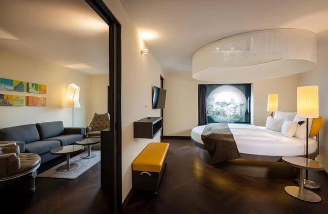 جناح بسرير كينج مع أريكة، Arcotel Onyx Hamburg 2/4