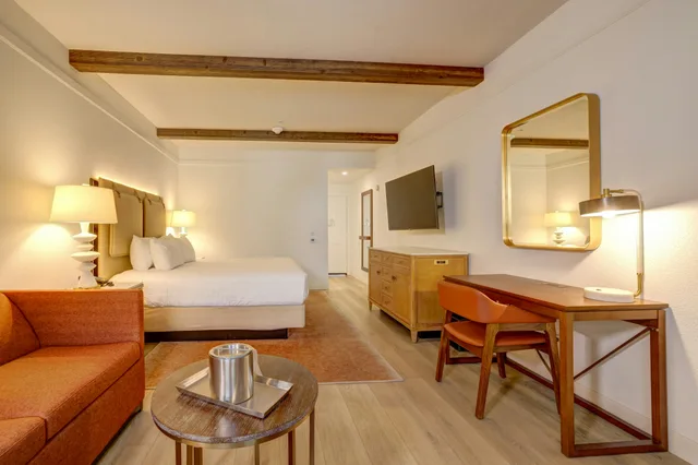 غرفة ركنية بسرير كينج، Sonoma Valley Inn, Tapestry Collection by Hilton 2/3