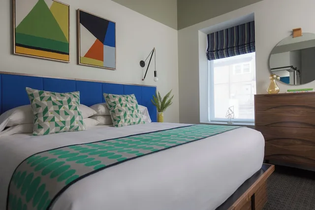 Deluxe, King Bed, Sofa, Accessible, The Hotel Salem 1/2