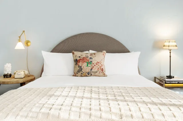 غرفة ديلوكس بسرير كينج بشرفة، Palihouse Santa Barbara 2/4