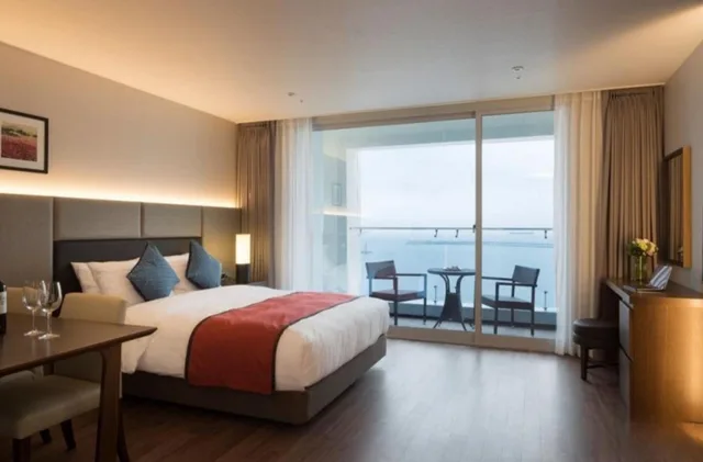 غرفة ديلوكس عائلية ثلاثية بسرير كوين وسريرين منفصلين، Yeosu Venezia Hotel & Suites 1/3
