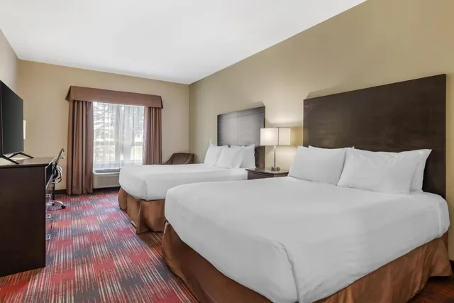 Room, Queen Bed, Best Western Plus Red Deer Inn and Suites 2/6